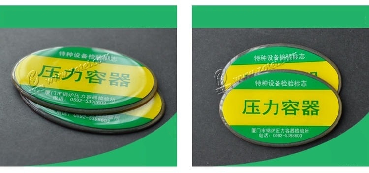 87x55mm epoksi RFID tagovi za metalne površine prikazani su u naslaganim i preklopljenim prikazima kako bi se pokazali ovalni oblik i izdignuta epoksi završna obrada.
