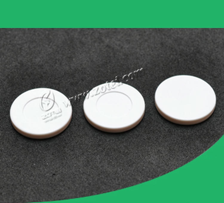 Ova slika ističe ABS RFID tag za obilazak stražara za višefrekventnu upotrebu sa samolepljivom podlogom za primene ABS RFID tagova za obilazak stražara.