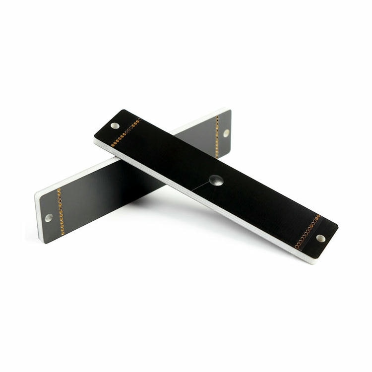 PCB RFID oznaka za metalne površine za pristup parkiranju vozila prikazana je sa poliranom ivicom za kupce koji upoređuju rešenja PCB RFID oznaka za metalne površine.