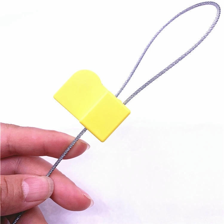 Žuta RFID sigurnosna plomba SS3826-1 prikazana je spreda sa glatkim zaobljenim vrhom i čeličnim kablom u petlji.