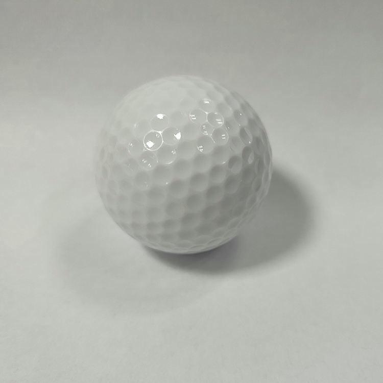Makro prikaz izdržljive gume i PCB materijala u RFID golf loptici SV019 prikazuje otpornost na ponovljene udarce velikom brzinom.