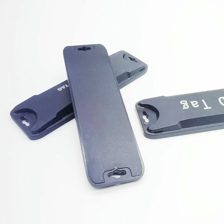 Ova vodootporna ABS RFID etiketa za metalne površine sa IP65 ocenom, model ABS10632-1, obezbeđuje pouzdano prikupljanje podataka u teškim spoljnim industrijskim uslovima.