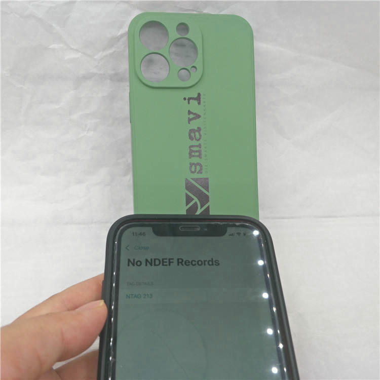 Nudimo štampu prilagođenog logotipa na poleđini NFC maske za telefon kako bismo brendovima pomogli da povećaju vidljivost na promotivnim događajima