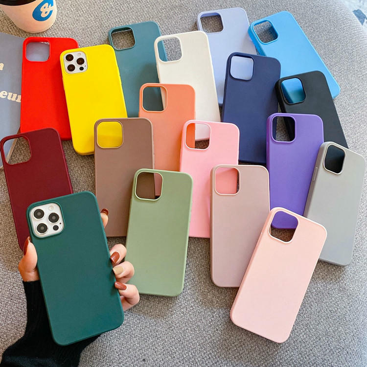 Izrađena od vrhunskog mekog silikona, ova zaštitna futrola pruža odličnu apsorpciju udara i štiti vaš telefon od slučajnih padova