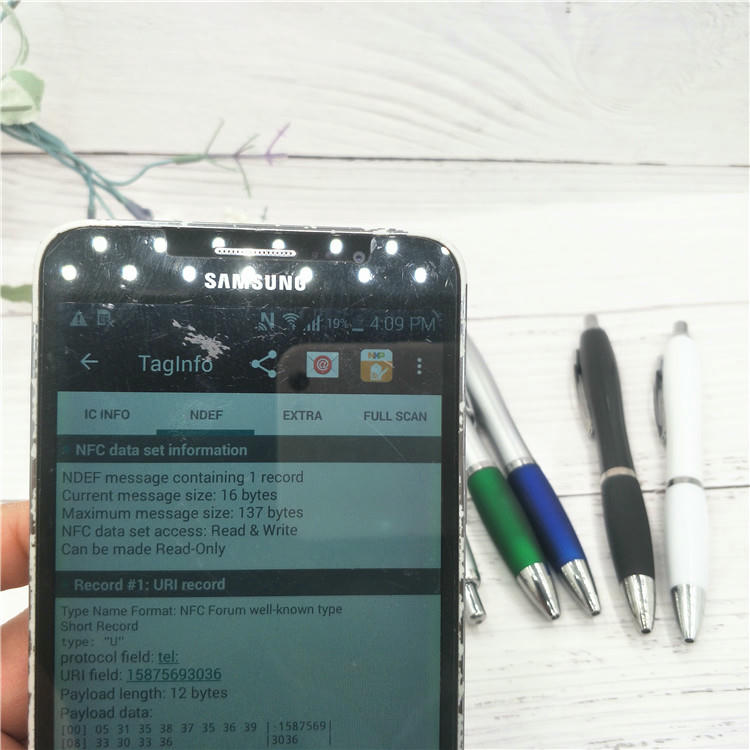 Pregledajte tehničke specifikacije da biste razumeli kako ISO14443A protokol obezbeđuje široku kompatibilnost sa većinom NFC uređaja.