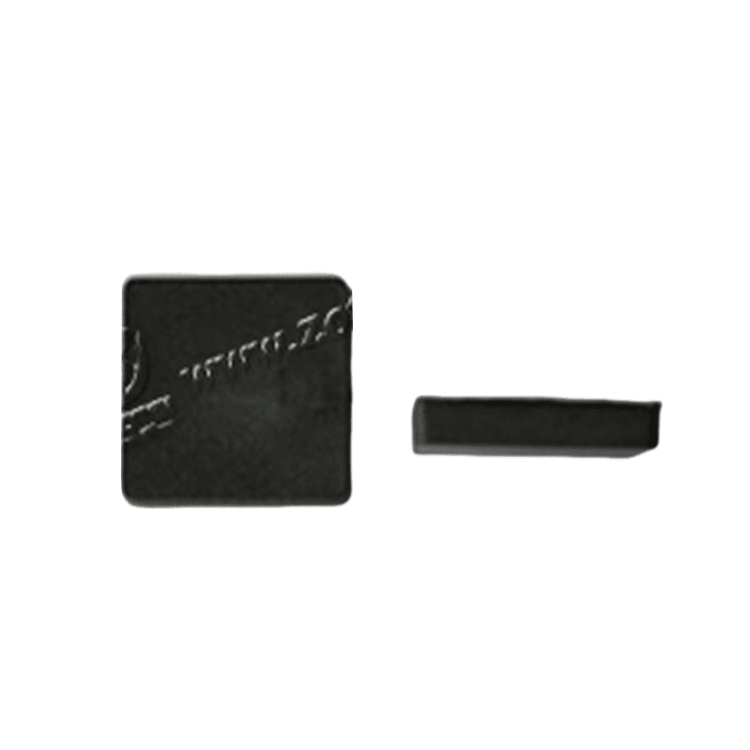 Izdržljive RFID oznake za metalne delove prikazane sa završnom obradom brušenog metala za kupce koji upoređuju rešenja keramičkih UHF RFID oznaka za metalne površine.