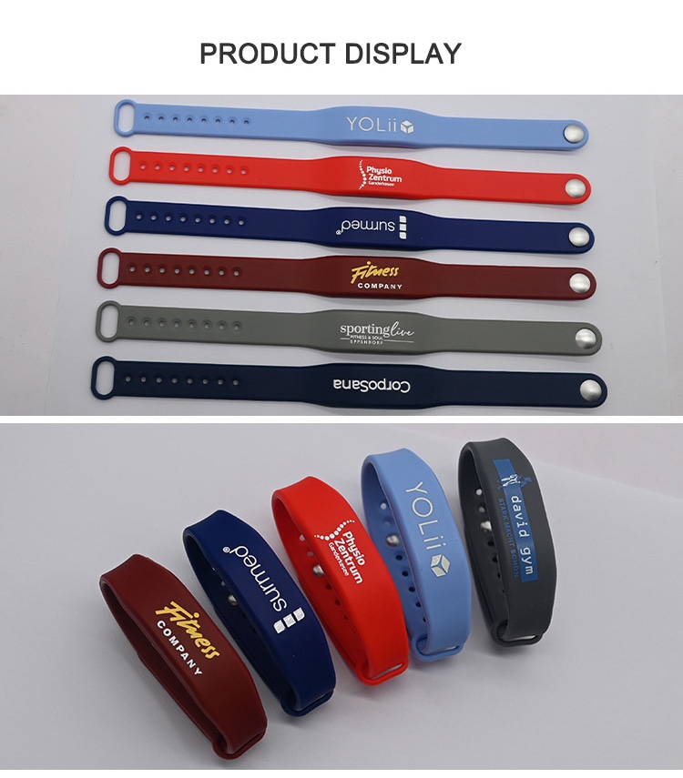 Ova slika prikazuje promotivne fotografije HR002 silikonske RFID narukvice sa više štampanih logotipa i stilova boja poređanih za poređenje.