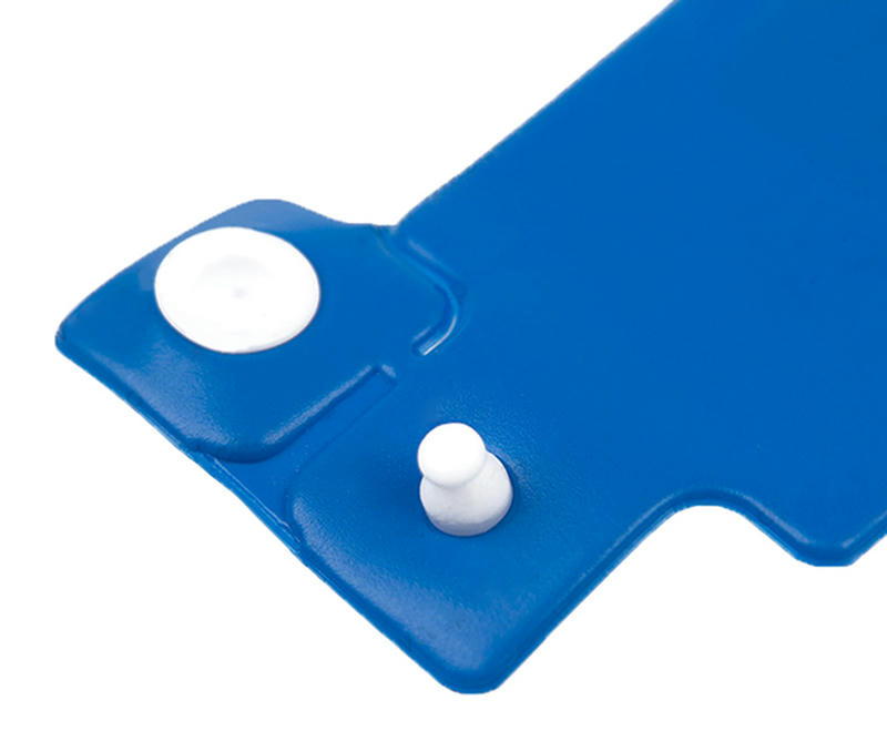 Izdržljiva roze PVC RFID narukvica PVCW52 dizajnirana da izdrži intenzitet adrenalinskih vožnji i stalno izlaganje hlorisanoj vodi.