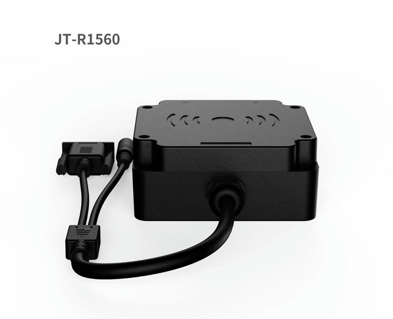 Prikaz prikazuje JT-R1560 HF RFID čitač sa povezanim provodnim kablovima i utikačima pripremljenim za montažu i puštanje u rad na licu mesta.