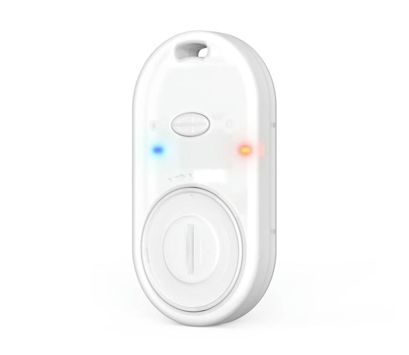 Više JT-T2483 aktivnih RFID oznaka istovremeno treperi LED svetlima na policama magacina kako bi usmerile radnike do imovine