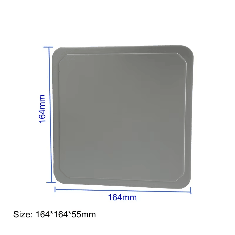 Slika modela ZK-RFID104 izbliza prikazuje kablove za veze RS232 i RS485 i Wiegand potrebne za industrijski prenos podataka.