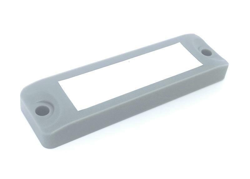 Ova slika ističe ABS RFID oznake za metal za terenska sredstva na otvorenom sa poliranom ivicom za primene ABS RFID oznaka za metal.