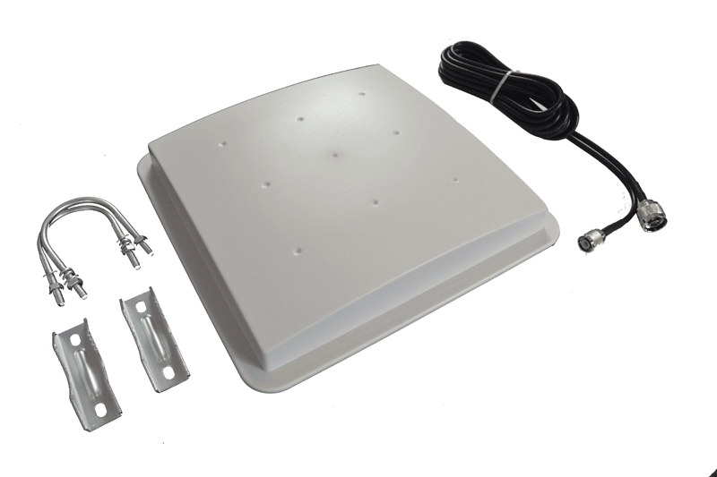 Ova slika prikazuje ZK-ANT255D UHF RFID antenu zajedno sa njenim dugim kablom, montažnim kopčama i metalnim U-vijcima.