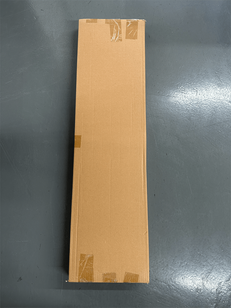 Ova slika prikazuje spoljnu transportnu kartonsku kutiju pripremljenu za ZK-ANT9021 uskog snopa UHF RFID antenu pre isporuke.