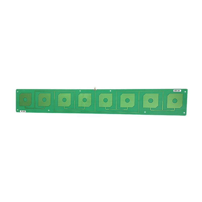 Slika prikazuje ultratanku UHF RFID antenu bliskog polja ZK-JC28810 položenu vodoravno radi predstavljanja duge trakaste PCB strukture.