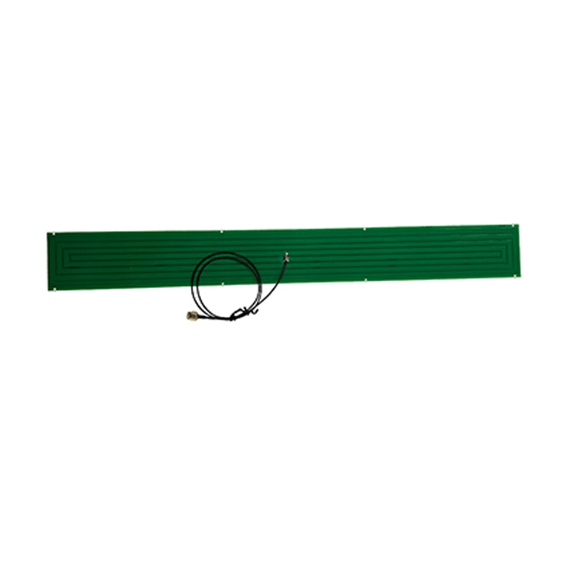 Ova slika prikazuje ZK-JC4505 ultra-tanku near-field UHF RFID antenu spreda, sa jasno vidljivom tankom dugom PCB strukturom.