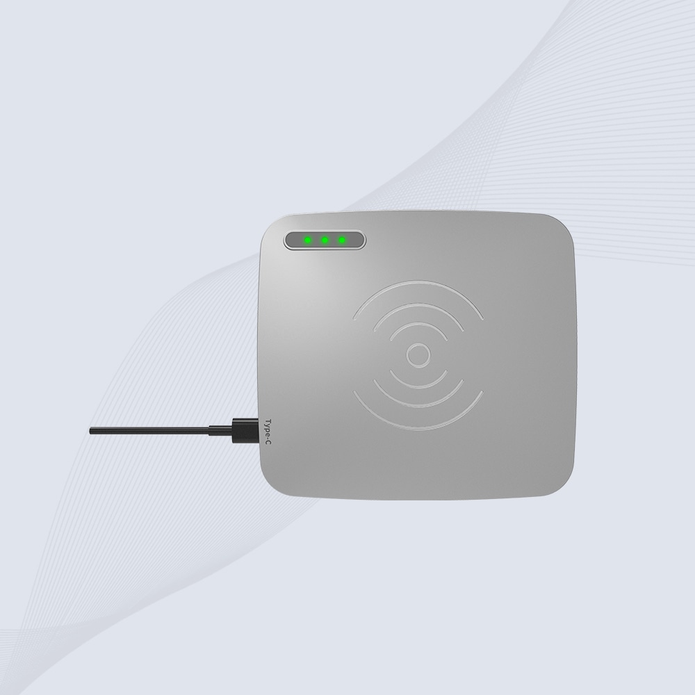 Pogled odozgo na RFID čitač kartica CK-D1C ističe kompaktan kvadratni oblik i područje kružno polarizovane antene.