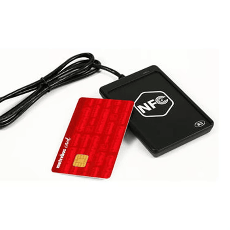 Komplet za razvoj softvera NFC čitača ACR122U obuhvata glavni uređaj i probne kartice i disk sa upravljačkim programom za programere.