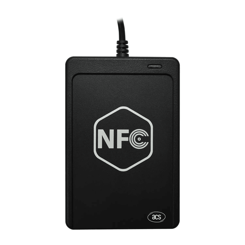 Ovaj bočni pogled na NFC čitač ACR122U pod uglom ističe njegov tanak i prenosan profil koji se lako uklapa u svaki savremeni radni prostor.