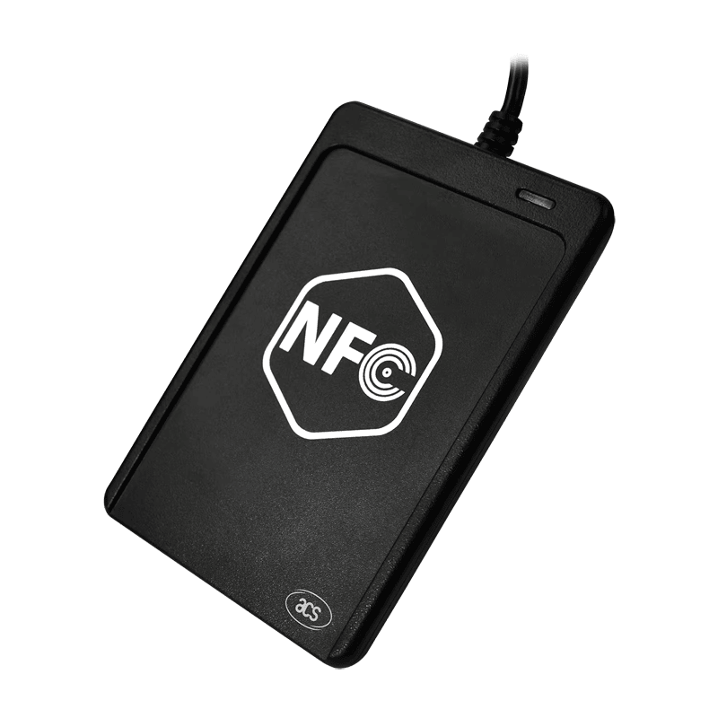 Pametna kartica prikazana je pri prislanjanju na NFC čitač ACR122U radi demonstracije brzog beskontaktnog odziva i pouzdanog prepoznavanja.