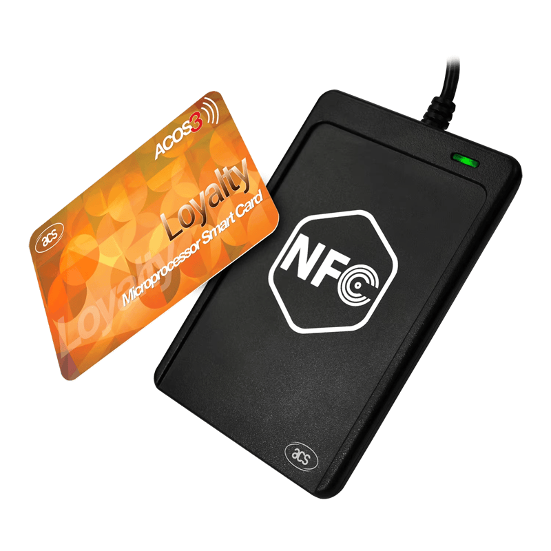USB NFC čitač pametnih kartica sa SAM slotom za bezbedan pristup, prikazan sa fokusom na instalaciju na ulazu za projekte ACS serije beskontaktnih & kontaktnih čitača/pisaca.