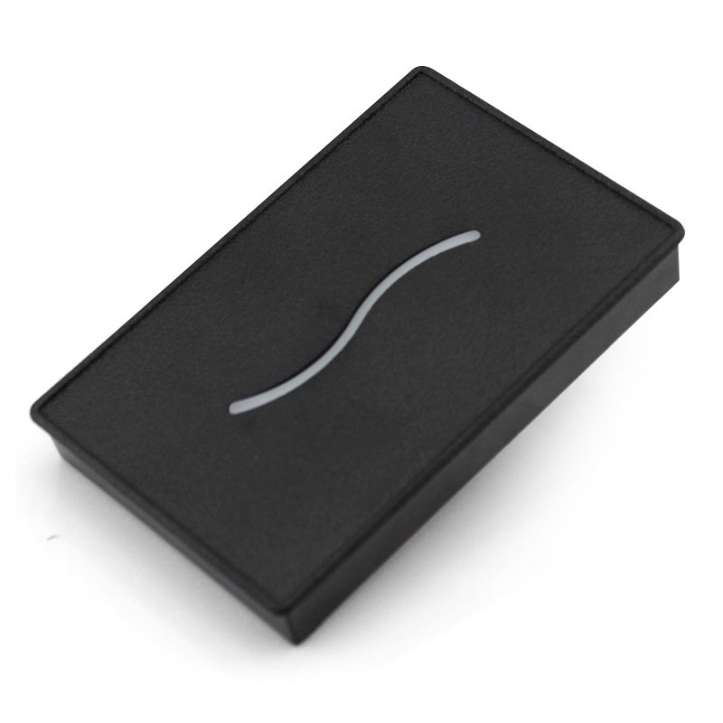 Snimak izbliza kućišta RFID čitača serije D4 ističe kvalitetan vatrootporni ABS materijal za zahtevne bezbednosne primene.