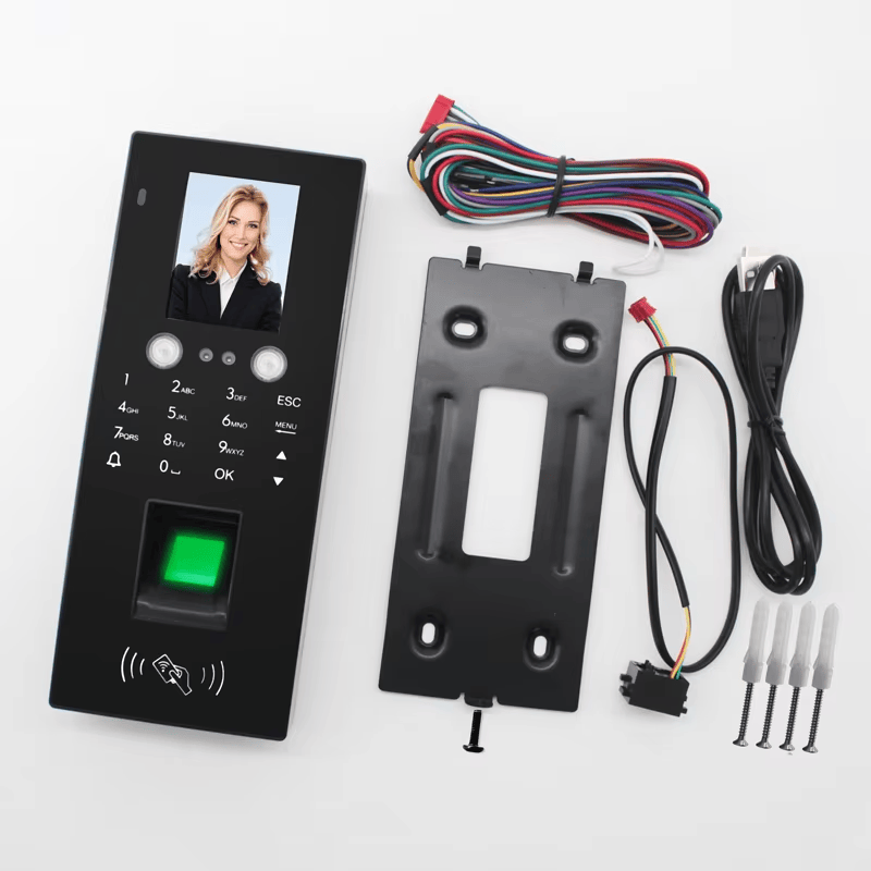 MR20 terminal za pristup prikazan je sa kompletnim priborom koji uključuje nosač, kablovski snop, USB kabl i zavrtnje za zidnu montažu.