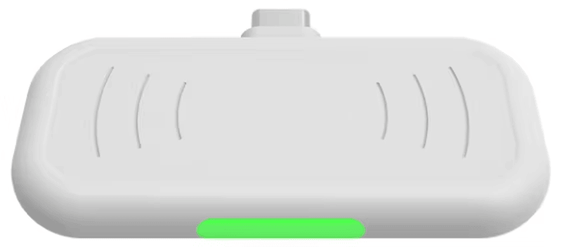 Kompaktni UHF RFID čitač H101 prikazan je sa zelenim svetlom na dnu koje označava uspešnu povratnu informaciju o čitanju kartice.