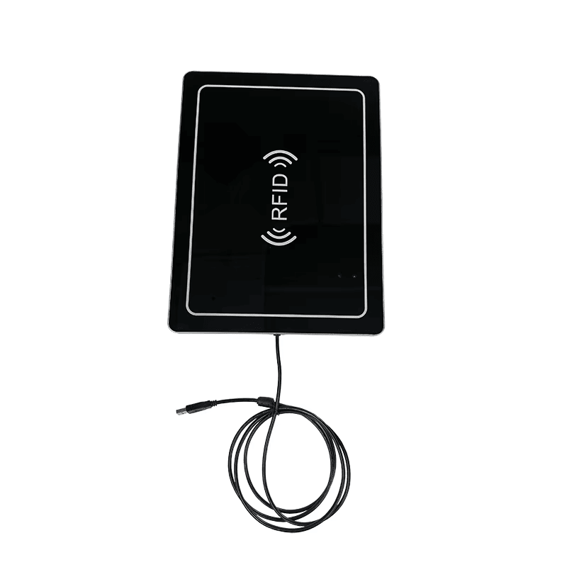 Stoni UHF RFID čitač ZK-RFID108B ima RJ45 Ethernet i USB i RS232 interfejse za fleksibilnu integraciju u industrijsku mrežu.