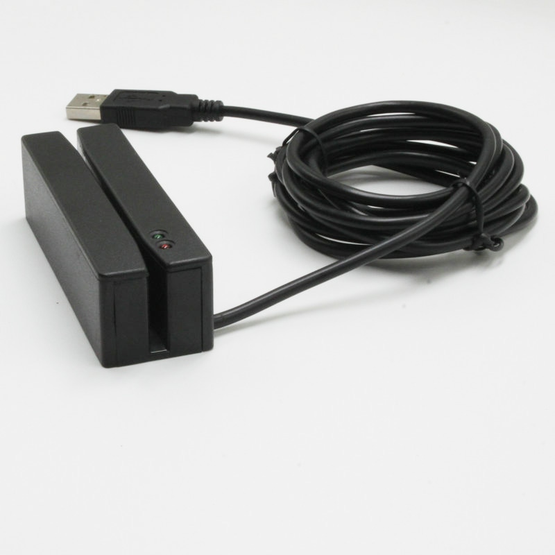 Dvosmerni čitač magnetne trake YD-440A serije nalazi se pored spiralno uvijenog USB kabla na čistoj beloj pozadini za POS upotrebu.