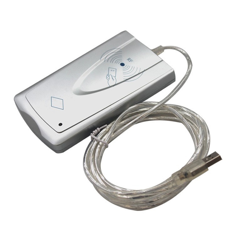 Fotografija proizvoda USB LF RFID čitač za UID EM4200 i TK4100 kartica sa naglaskom na detalj čipa za projekte iz kategorije LF RFID čitači za 125 kHz.