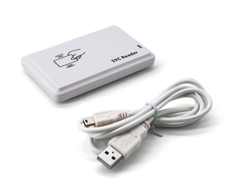 125KHz RFID čitač/pisač za LF UID kartice prikazan sa detaljem čipa za kupce koji porede rešenja 125KHz LF RFID čitača.