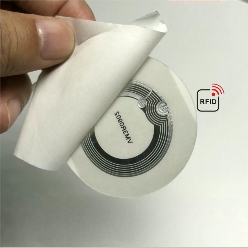 Ova napredna dvofrekventna HF RFID etiketa kombinuje više frekvencija kako bi omogućila besprekorno praćenje robe duž globalnog logističkog lanca snabdevanja.