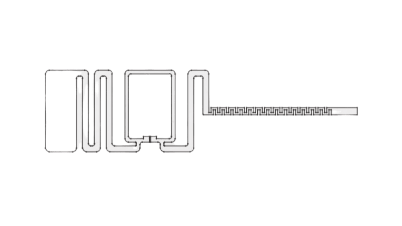 RFID etikete za upravljanje zalihama prikazane iz perspektive providne lepljive podloge za primene UHF RFID etiketa.