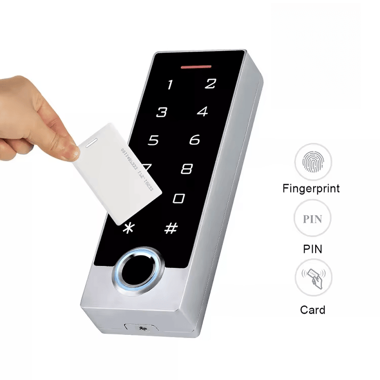 Ova slika prikazuje IP68 metalni terminal sa otiskom – RFID-om i tastaturom i ističe gravirani logotip za primene iz kategorije Biometrijski terminali za kontrolu pristupa.