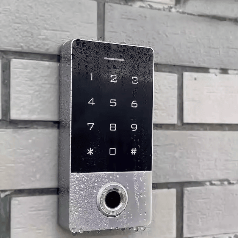 Fotografija proizvoda IP68 terminal sa čitačem otiska prsta i RFID-om za Wiegand vrata koja prikazuje raspored antene u kategoriji biometrijskih terminala za kontrolu pristupa.
