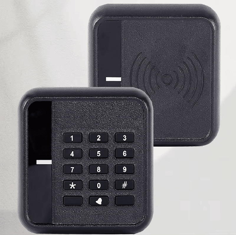 Vodootporni RFID čitač za kontrolu pristupa za jednokrilna vrata prikazan iz perspektive jasnog LED indikatora za primenu u RFID čitačima pristupa.