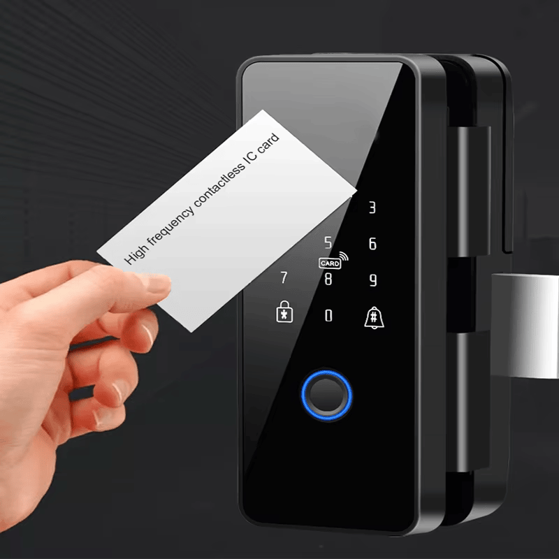 Pametna brava ZY-008 podržava šifrovane RFID kartice koje deci ili starijim članovima porodice pružaju praktičan način beskontaktnog ulaska.