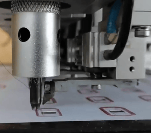 Visokotehnološka automatizovana izrada RFID kartica za maksimalnu preciznost.