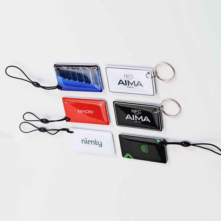 RFID privesci od epoksidne smole sa štampom po meri imaju gladak zaštitni sloj smole za dugotrajnu izdržljivost.