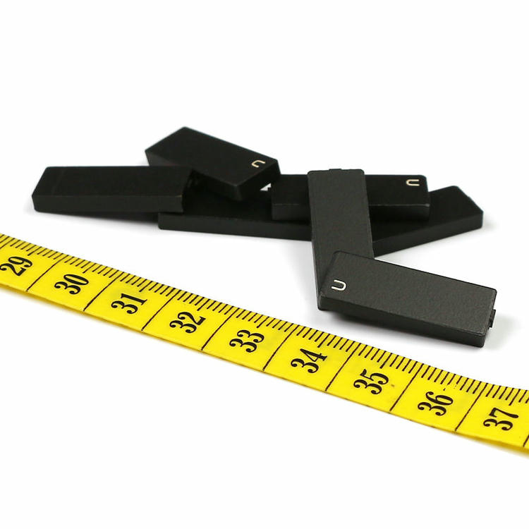 Izdržljiva RFID oznaka za metal C2509-1 ima tvrdo keramičko kućište koje pruža zaštitu IP68 u teškim industrijskim uslovima.